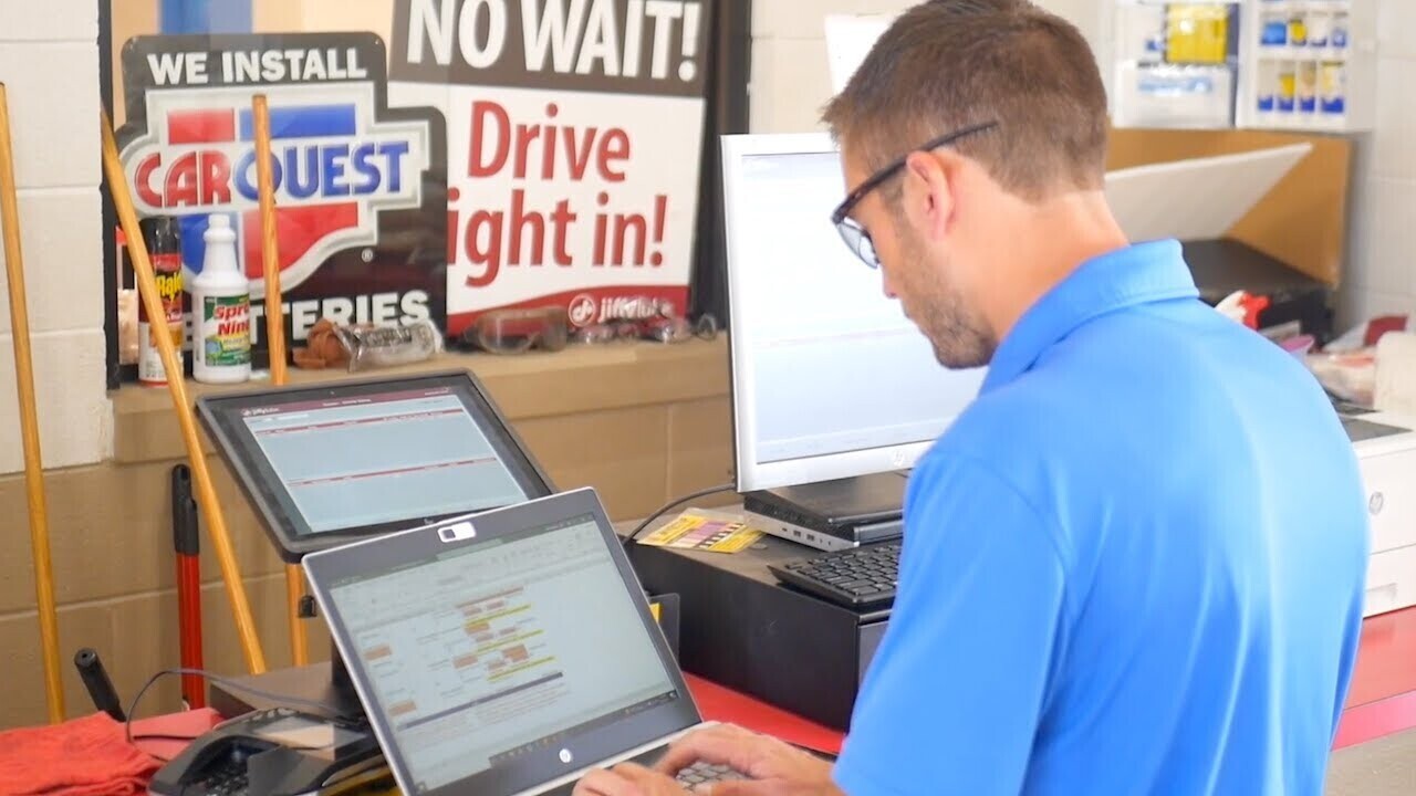 Person looking at computer screen using Workday Adaptive Planning.